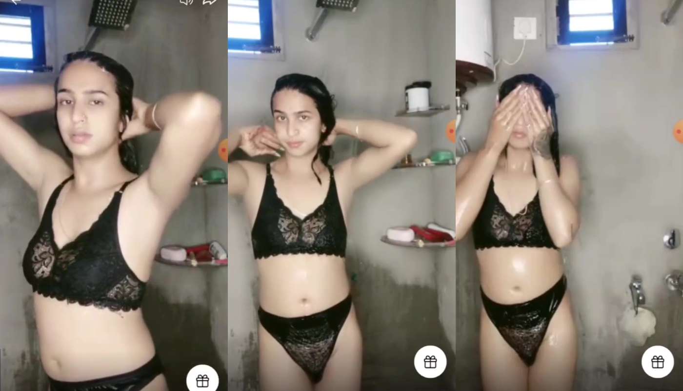 Insta Influencer Manpreet Kaur Teasing in Panties in the Shower