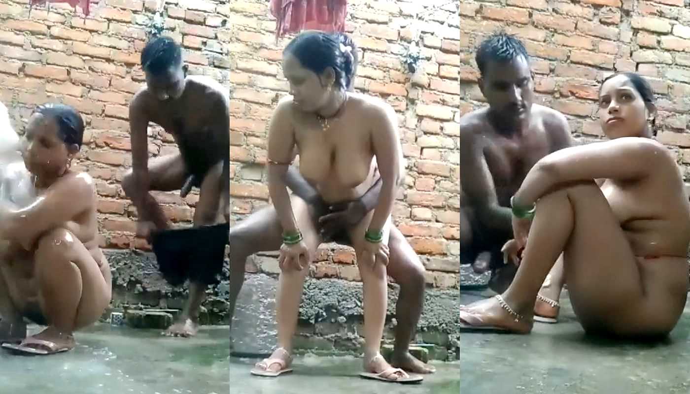 Village Couple Enjoying Nude Bath & Bathroom Sex - Hot couple Sex