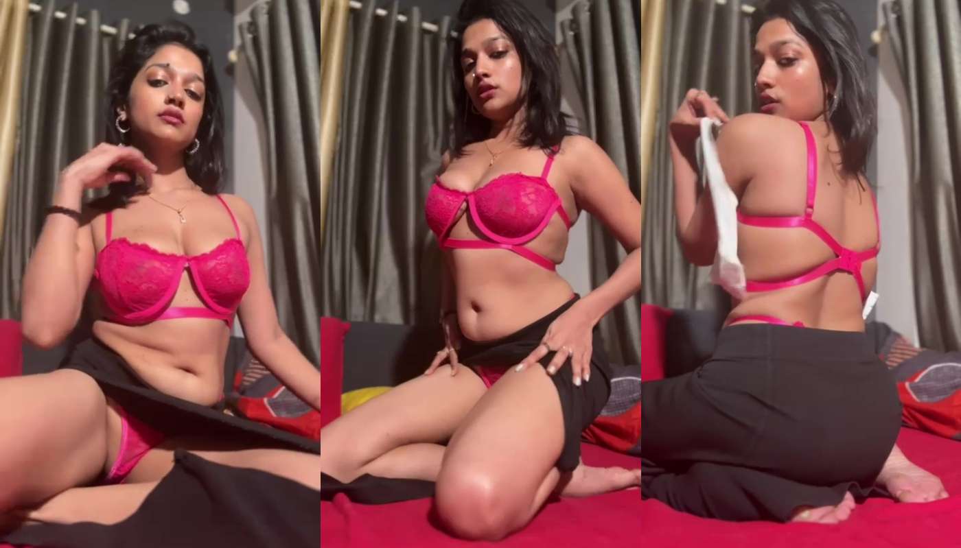 Actress Lavanya Manickam Upskirt Slight Pussy Glimpse Teasing in Pink App Content