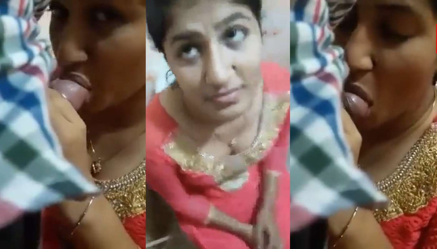 Bengali Cute Girlfriend Sucking Horny BF Dick in Public Washroom