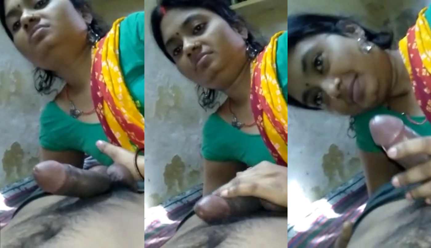 Green Saree Sexy Bhabhi Giving Handjob to Lover