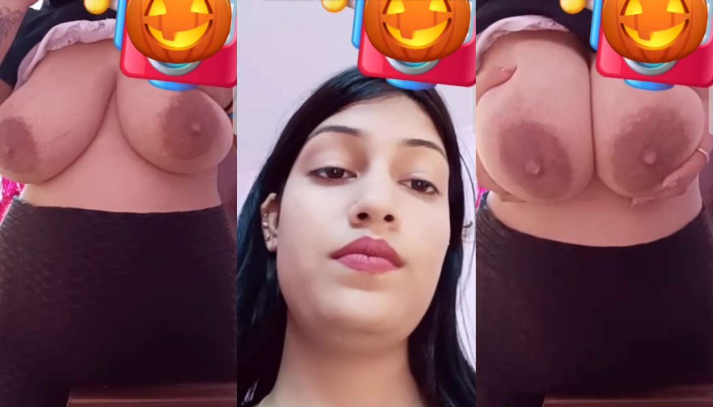 Beautiful Aafat Show Big Boobs on Chamet Live With face