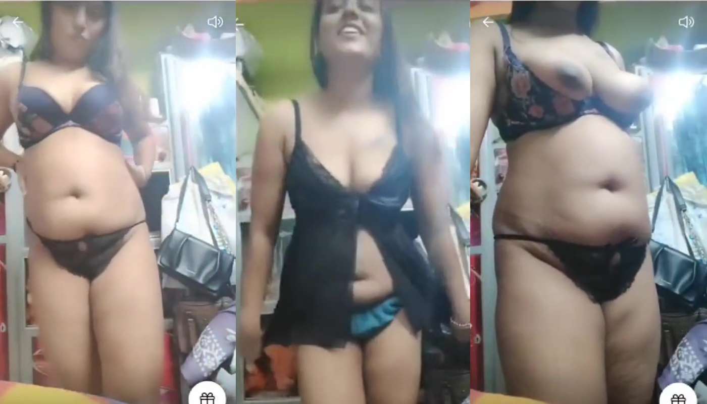 Tango Maharani Applying Lipstick and Strip Show Live on Tango