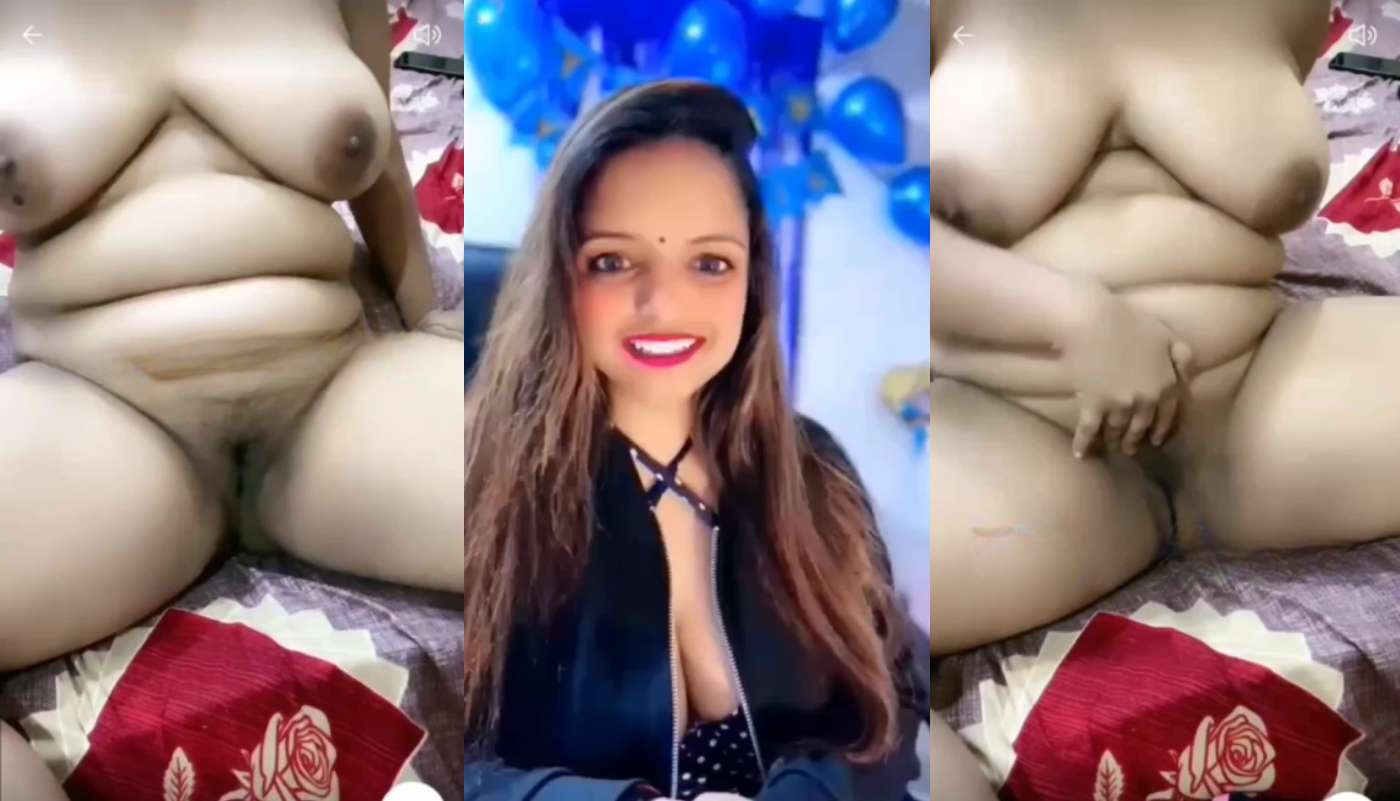 Hot Spicy Boobs Show and Pussy Spread Tango Live