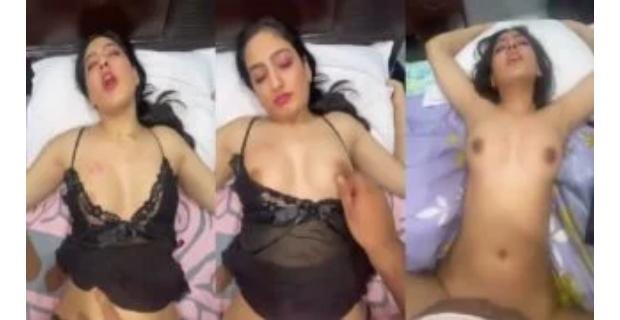 Muslim ladki night dress pahane chut me lund li