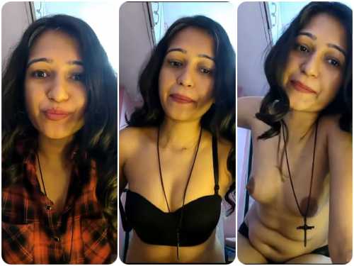 Stripchat girl showing full nude with face and Hindi audio