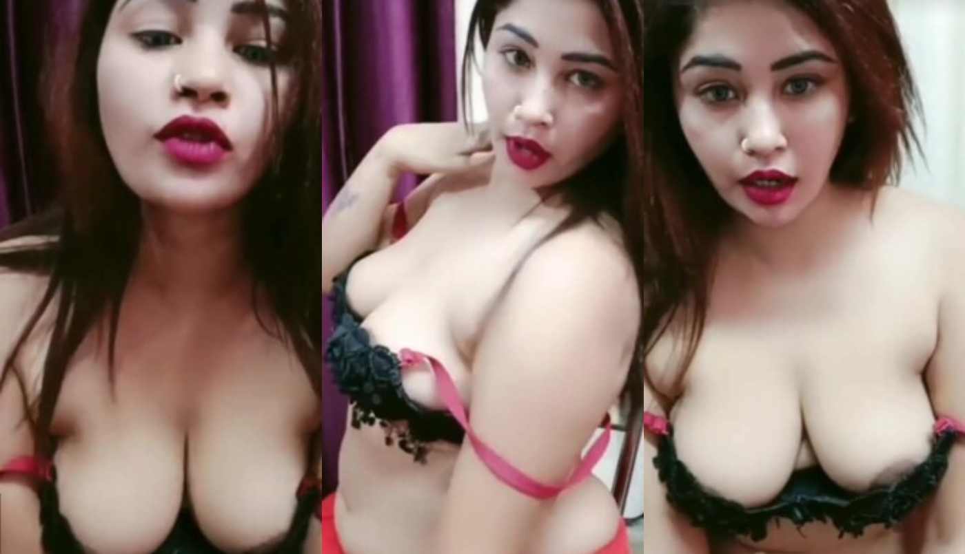 Insta Model Chingari Nip-Slips Dancing on Live