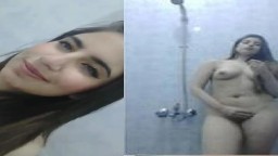 Kashmiri ladki bathroom me nude body show